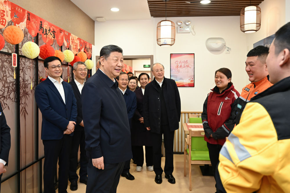 习近平春节前夕在北京看望慰问基层干部群众_推荐_鹤岗融媒体中心