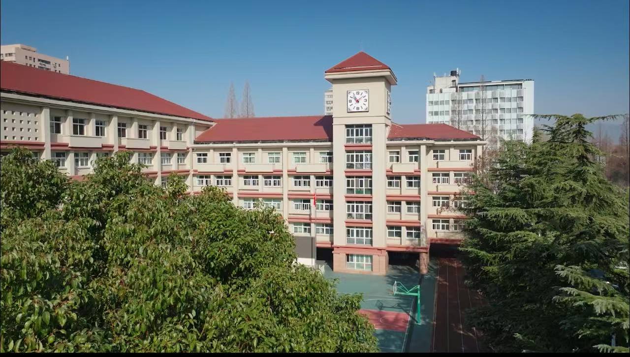 职业道德建设公益广告《应该的》